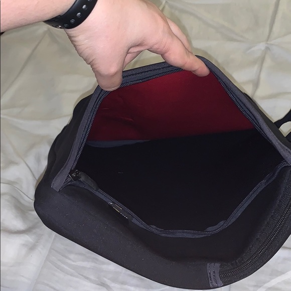 EUC Black Case Logic Laptop Case w. Handles - Picture 6 of 6